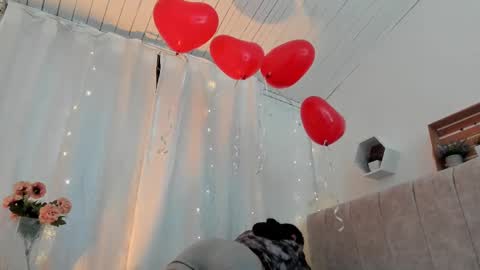 Snapshot of zaradulce chatting on 02-20-25, 12:04 Zara . online show from 02-20-25, 12:04