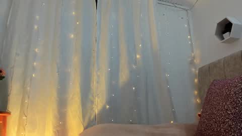 Snapshot of zaradulce chatting on 02-25-25, 12:24 Zara . online show from 02-25-25, 12:24