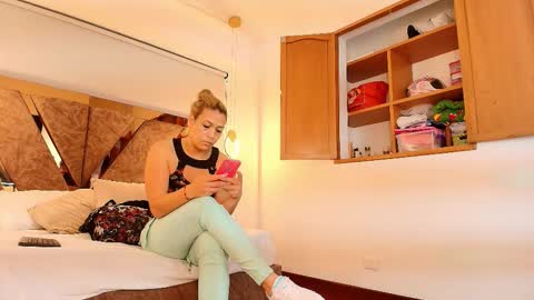 Zarah Andrews online show from 10-03-25, 12:02