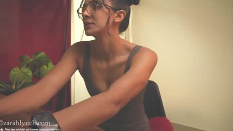 Miss Lynch   Next show  2911 online show from 12-21-24, 09:04