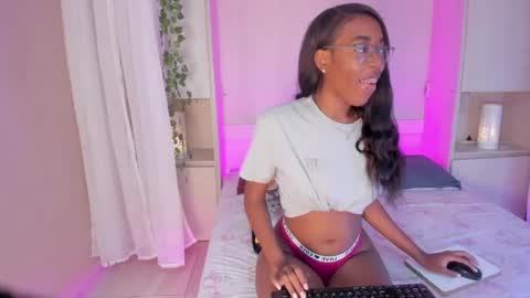 Snapshot of zaraprescott chatting on 05-13-26, 08:16 SARA online show from 05-13-26, 08:16