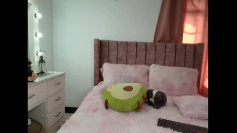 Snapshot of zaraquiinn chatting on 02-18-25, 08:03 ZaraQuiinn online show from 02-18-25, 08:03