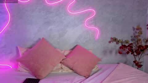 Snapshot of zaraquiinn chatting on 05-22-26, 03:06 ZaraQuiinn online show from 05-22-26, 03:06