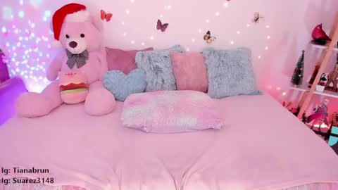 Snapshot of zaratorres_ chatting on 12-10-24, 01:11 Zara online show from 12-10-24, 01:11