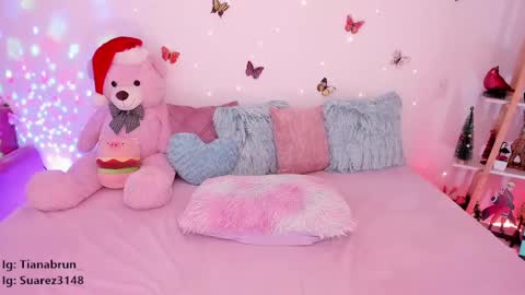 Snapshot of zaratorres_ chatting on 12-12-24, 01:49 Zara online show from 12-12-24, 01:49