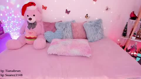 Snapshot of zaratorres_ chatting on 12-17-24, 02:11 Zara online show from 12-17-24, 02:11