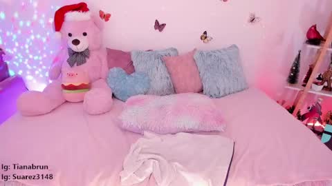 Snapshot of zaratorres_ chatting on 12-28-24, 01:38 Zara online show from 12-28-24, 01:38