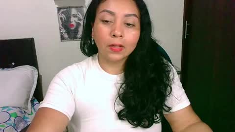 Snapshot of zaray_45bella chatting on 04-27-26, 09:13 zaray online show from 04-27-26, 09:13