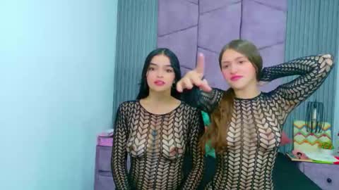 Snapshot of zaraycox chatting on 11-18-25, 01:04 Zaraycox online show from 11-18-25, 01:04