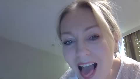 Zarina Swift online show from 11-21-25, 04:33