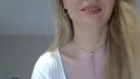 Zarina Swift online show from 05-14-26, 04:52