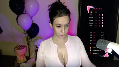 Lina online show from 11-24-25, 07:57