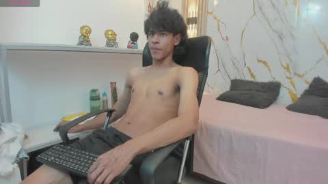 Snapshot of zayn_fox32 chatting on 05-09-26, 07:19 Zayn online show from 05-09-26, 07:19