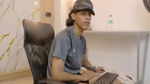 Snapshot of zayn_fox32 chatting on 07-20-26, 06:54 Zayn online show from 07-20-26, 06:54