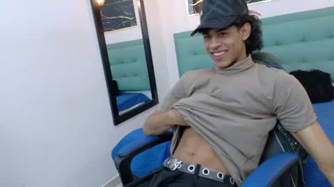 Snapshot of zayn_fox32 chatting on 07-25-26, 12:14 Zayn online show from 07-25-26, 12:14