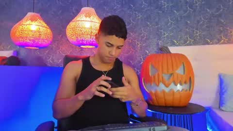Snapshot of zayne_cross chatting on 10-24-25, 05:37 Zayn Cross online show from 10-24-25, 05:37