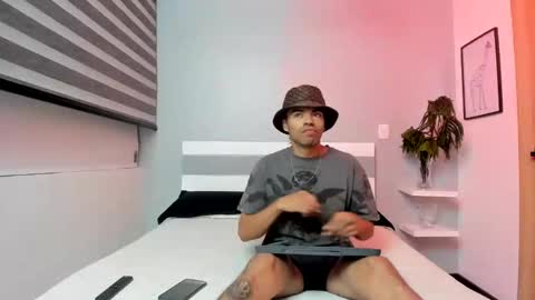 Snapshot of zaynshadow_ chatting on 10-15-25, 02:44 zaynshadow_ online show from 10-15-25, 02:44