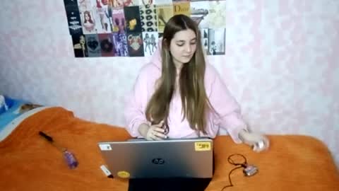 Snapshot of zeniabrossoit chatting on 04-09-26, 12:43 zeniabrossoit online show from 04-09-26, 12:43