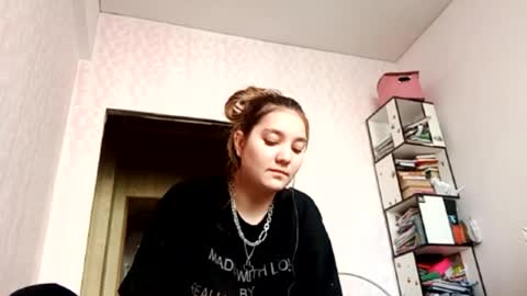 Snapshot of zeniabrossoit chatting on 04-29-26, 11:14 zeniabrossoit online show from 04-29-26, 11:14