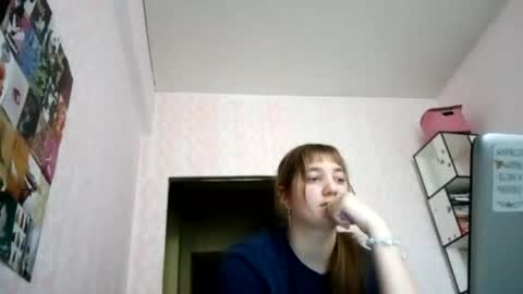 Snapshot of zeniabrossoit chatting on 05-15-26, 11:17 zeniabrossoit online show from 05-15-26, 11:17