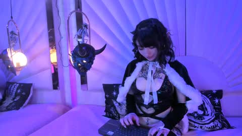 Snapshot of zephirah_abney chatting on 12-22-24, 04:27 online show from 12-22-24, 04:27