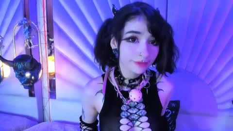 Snapshot of zephirah_abney chatting on 02-11-25, 07:48 online show from 02-11-25, 07:48