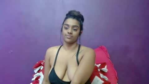 Snapshot of zestyzara4u chatting on 09-19-25, 05:35 Zara online show from 09-19-25, 05:35