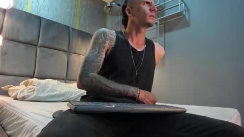 Snapshot of zeta_fox99 chatting on 11-09-25, 05:39 zeta fox99 online show from 11-09-25, 05:39