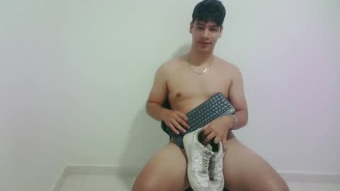 zeus_183 online show from 02-12-26, 07:14