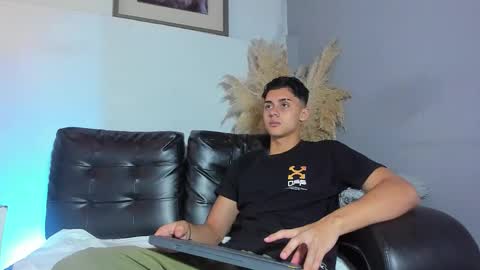 Snapshot of zeusbrant chatting on 03-18-26, 01:36 Zeus Brant online show from 03-18-26, 01:36