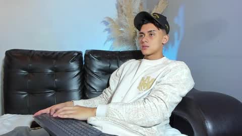 Snapshot of zeusbrant chatting on 04-10-26, 02:00 Zeus Brant online show from 04-10-26, 02:00