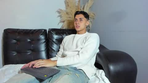 Snapshot of zeusbrant chatting on 04-11-26, 01:04 Zeus Brant online show from 04-11-26, 01:04