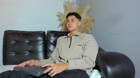 Snapshot of zeusbrant chatting on 04-21-26, 01:39 Zeus Brant online show from 04-21-26, 01:39