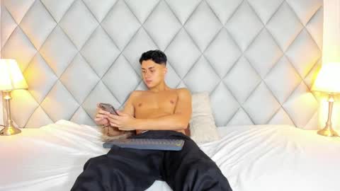 Snapshot of zeusbrant chatting on 04-28-26, 01:38 Zeus Brant online show from 04-28-26, 01:38