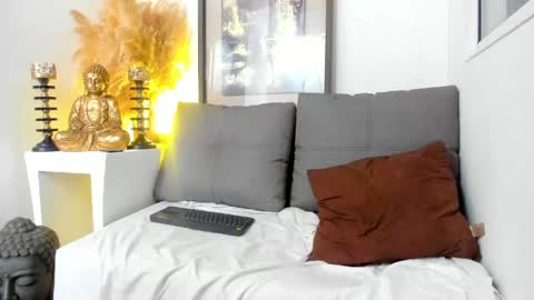 Snapshot of zeusbrant chatting on 05-16-26, 01:43 Zeus Brant online show from 05-16-26, 01:43