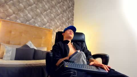 zeus online show from 12-07-24, 09:11