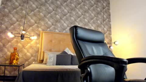 zeus online show from 12-08-24, 05:33