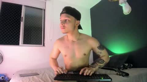 Snapshot of zeusjeff chatting on 03-06-26, 12:40 zeus online show from 03-06-26, 12:40