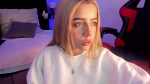Zhavia  online show from 12-29-24, 06:56