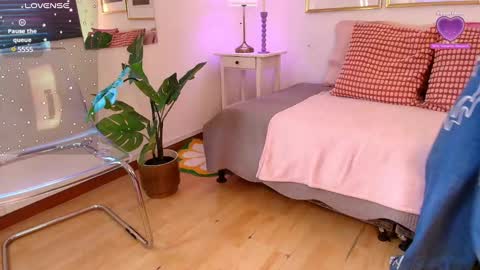 Zhavia  online show from 01-07-25, 11:37