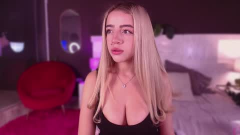 Zhavia  online show from 01-31-25, 10:42