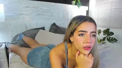 Zhavia  online show from 03-08-25, 11:16