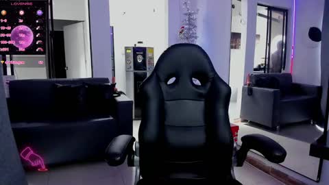 Snapshot of zhoestrong chatting on 12-12-24, 05:04 zhoestrong online show from 12-12-24, 05:04