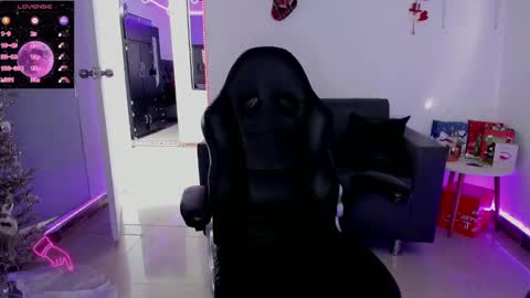 Snapshot of zhoestrong chatting on 12-14-24, 07:46 zhoestrong online show from 12-14-24, 07:46