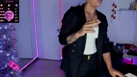 Snapshot of zhoestrong chatting on 12-22-24, 11:11 zhoestrong online show from 12-22-24, 11:11