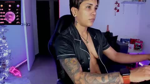 Snapshot of zhoestrong chatting on 12-23-24, 10:32 zhoestrong online show from 12-23-24, 10:32