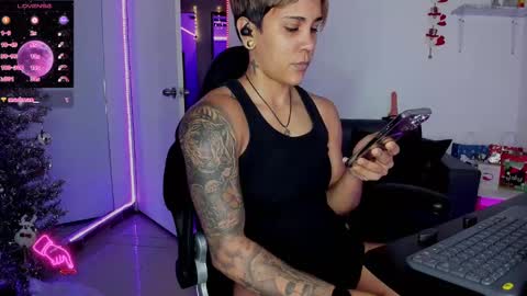 Snapshot of zhoestrong chatting on 12-27-24, 08:13 zhoestrong online show from 12-27-24, 08:13