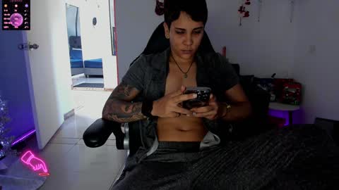 Snapshot of zhoestrong chatting on 01-06-25, 03:40 zhoestrong online show from 01-06-25, 03:40