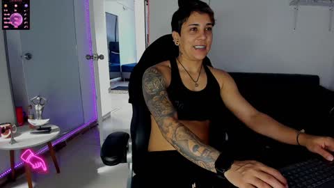 Snapshot of zhoestrong chatting on 01-08-25, 04:22 zhoestrong online show from 01-08-25, 04:22