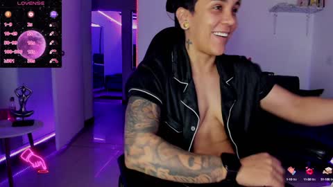 Snapshot of zhoestrong chatting on 01-11-25, 03:02 zhoestrong online show from 01-11-25, 03:02